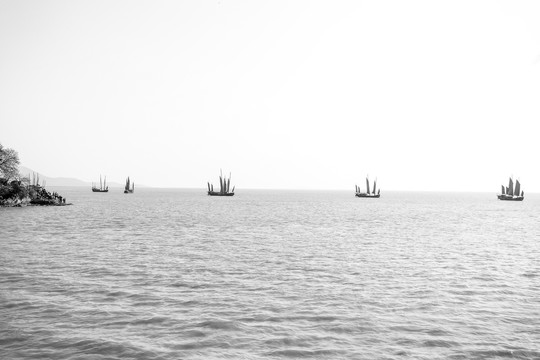 黑白航海帆船