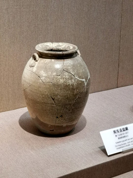 唐代文物双耳青瓷罐
