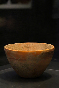 远古红陶碗
