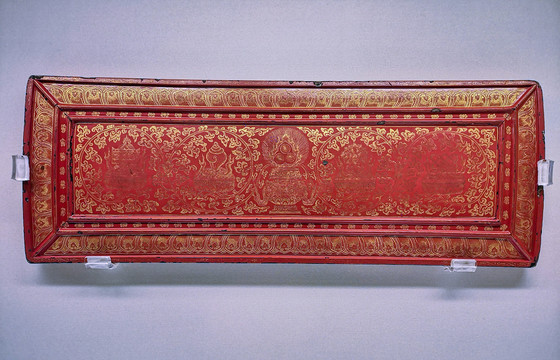 清中期描金花纹长方形漆器