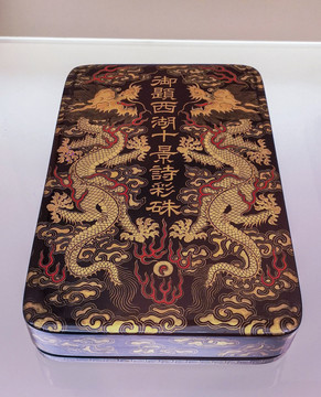 清代精美描金双龙戏珠花纹漆器盒