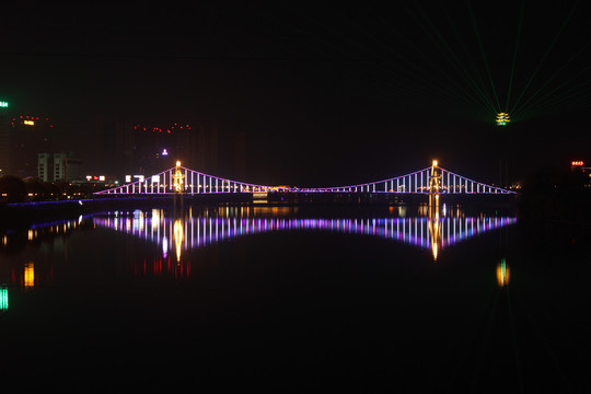 跨河大桥夜景