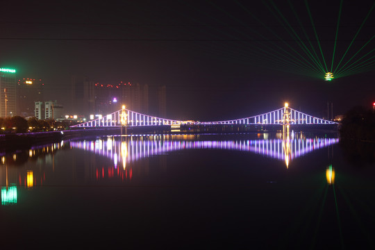 跨河大桥夜景