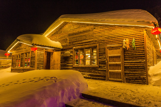 雪村红灯笼木屋民居