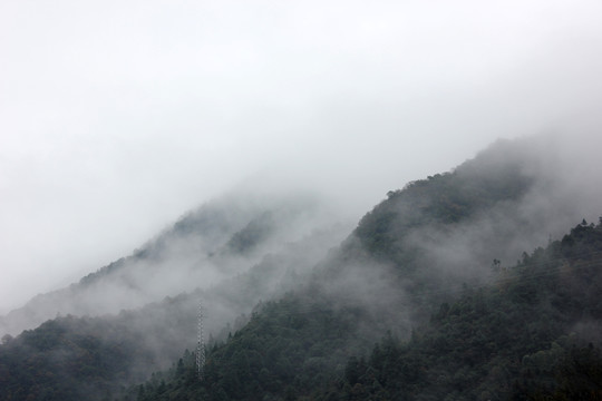 云雾缭绕的大山