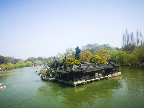 湖心小岛