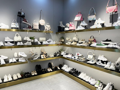 品牌鞋店