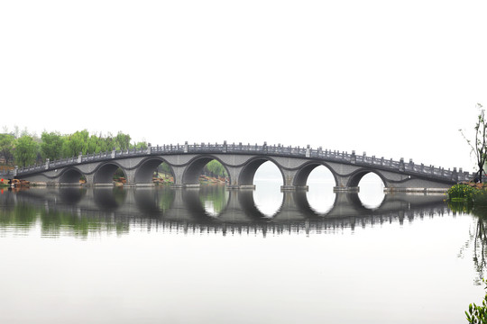 七孔石桥