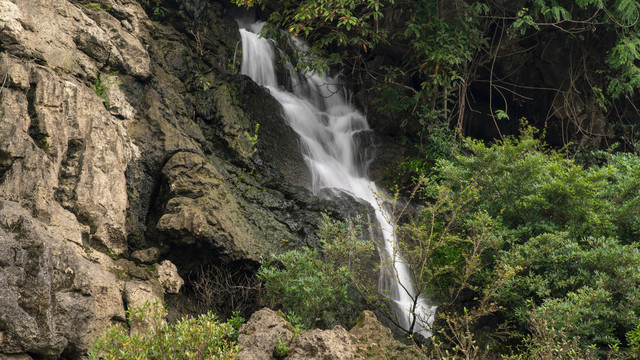山谷瀑布山泉水矿泉水