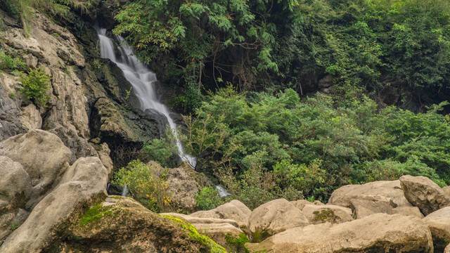 山谷瀑布山泉水矿泉水