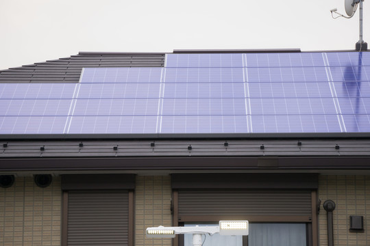 房顶太阳能电池板组