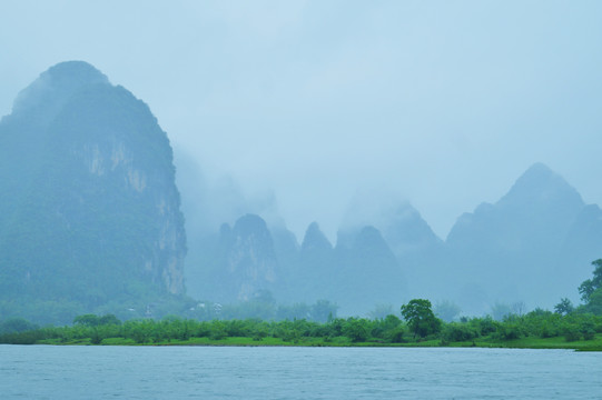 雨天漓江