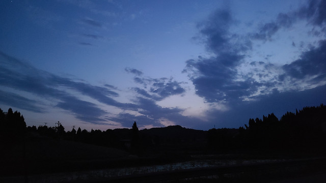蓝天白云清晨