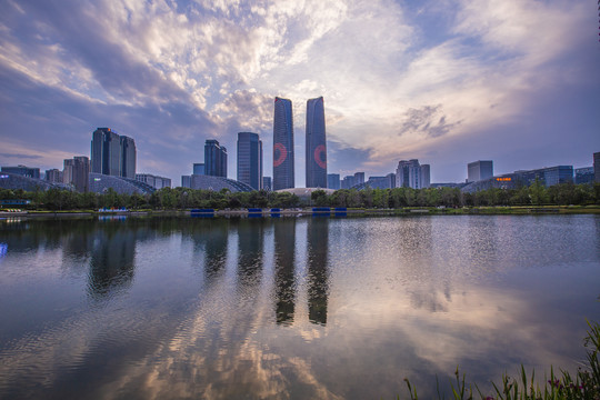 成都高新区金融城双子塔夜景