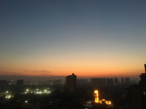 城市夕阳