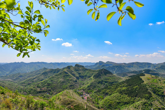 山乡景色美如画