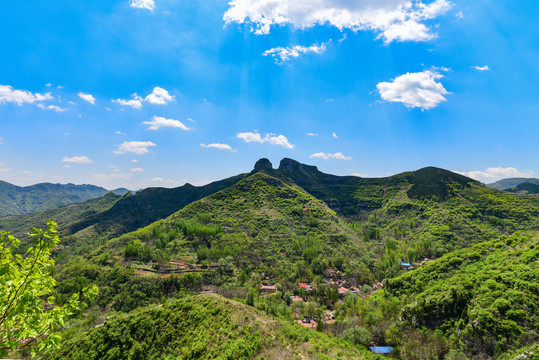 山乡景色美如画