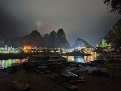 码头夜景群山