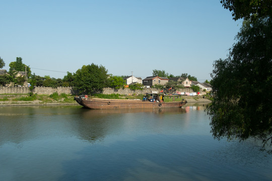 古运河船靠岸