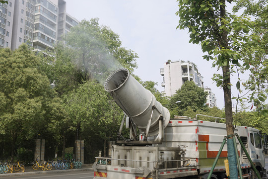 成都道路的防霾抑尘雾炮车