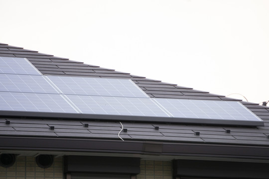 屋顶太阳能电池板组