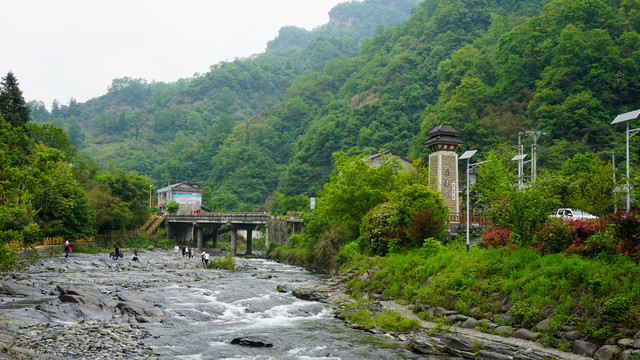 石板河风光小桥