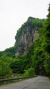 石板河风光山峰