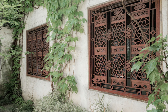 中式木雕镂空门窗