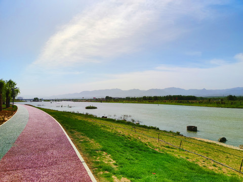 滨河湿地公园健身步道