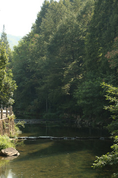 山村小河