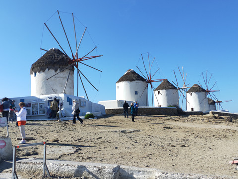 希腊米克诺斯海边风车