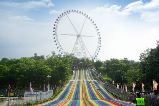 摩天轮彩虹跑道