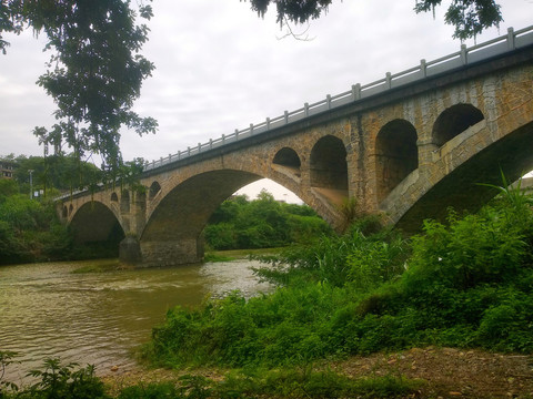 乡村河流拱桥
