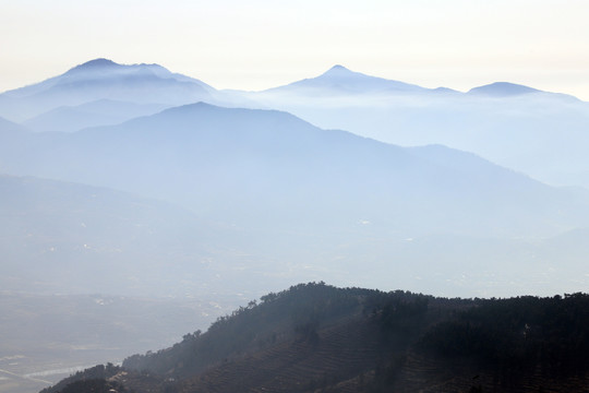 山东临沂蒙山晨雾