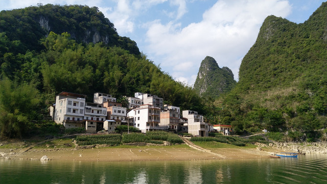 大龙湖畔村庄