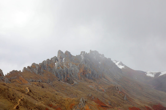 西藏丁青孜珠山