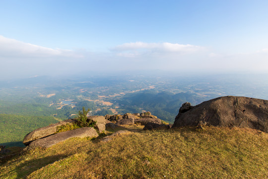 防城港望州顶山顶奇石