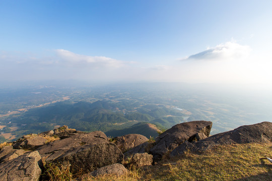 防城港望州顶山顶奇石