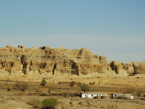 新疆沙漠戈壁牧民房雅丹地貌
