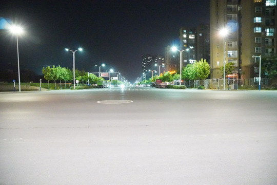 夜晚的马路