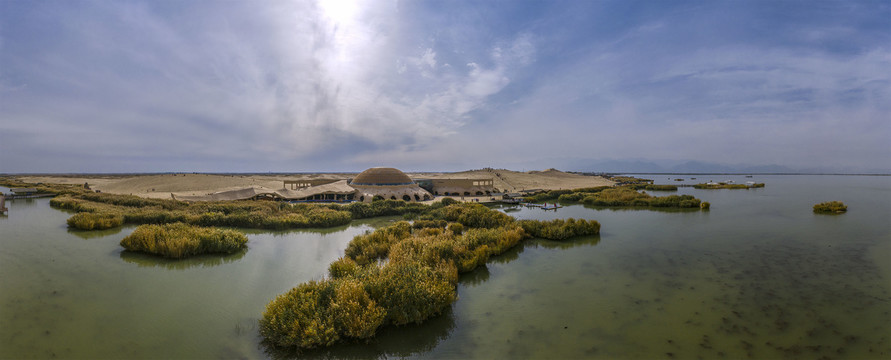 鸟瞰宁夏沙湖湿地博物馆秋色大图