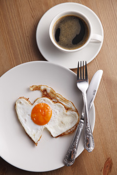 心形煎蛋浪漫早餐