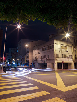 夜间有高速公路交通的城市