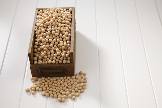 木制容器中的大豆