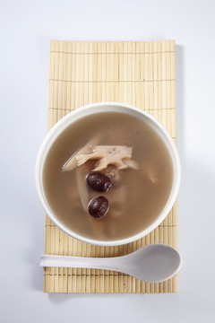 红枣排骨莲藕汤