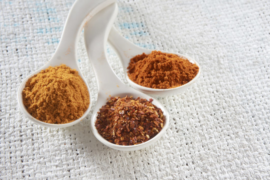 三种不同类型的咖喱粉