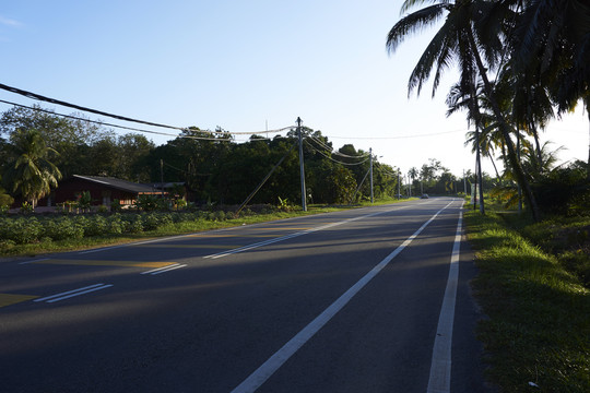 穿越乡村的乡村公路