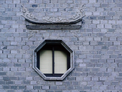 青砖墙面窗户