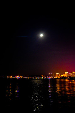 威海海边夜晚景色风光
