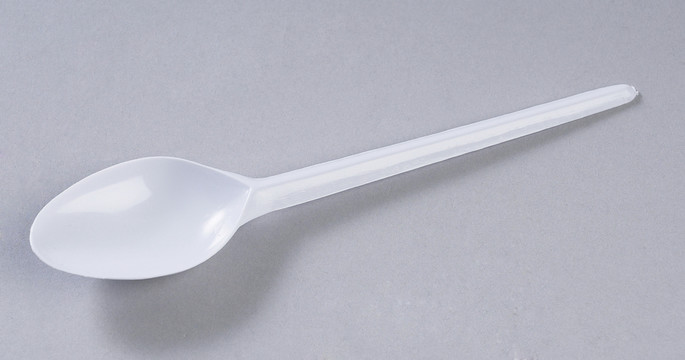 白色塑料勺。